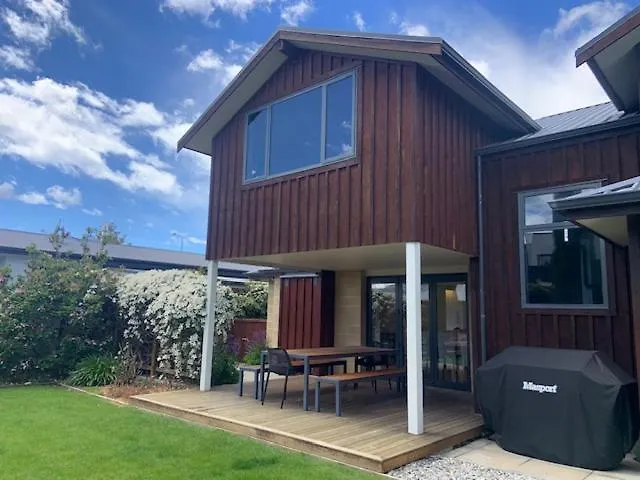 Upton Alpine Retreat - Warm & Modern 2 Bedroom - 5 Mins Walk To & Town * Wanaka