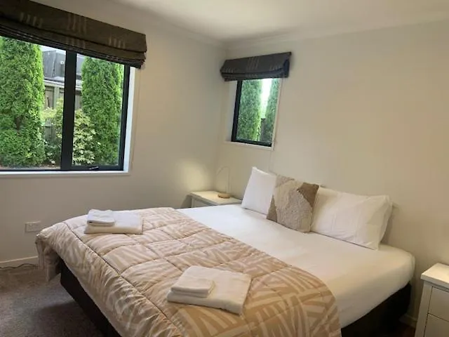 Upton Alpine Retreat - Warm & Modern 2 Bedroom - Near & Town Holiday home *