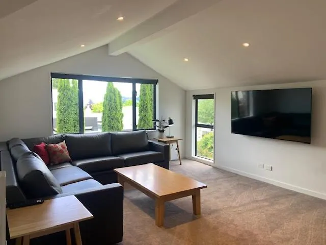 Upton Alpine Retreat - Warm & Modern 2 Bedroom - Near & Town Wanaka