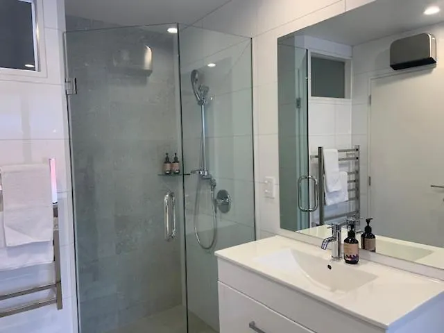 Upton Alpine Retreat - Warm & Modern 2 Bedroom - Near & Town *