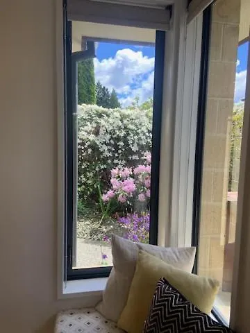 Upton Alpine Retreat - Warm & Modern 2 Bedroom - Near & Town Holiday home *