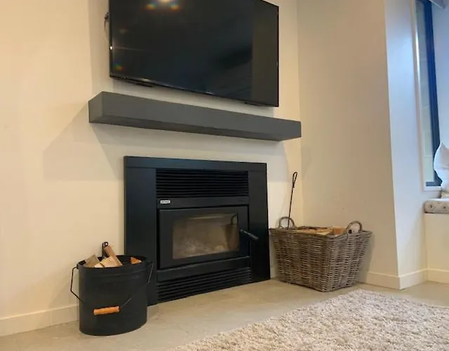 Upton Alpine Retreat - Warm & Modern 2 Bedroom - Near & Town *