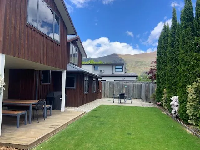 Holiday home Upton Alpine Retreat - Warm & Modern 2 Bedroom - Near & Town *