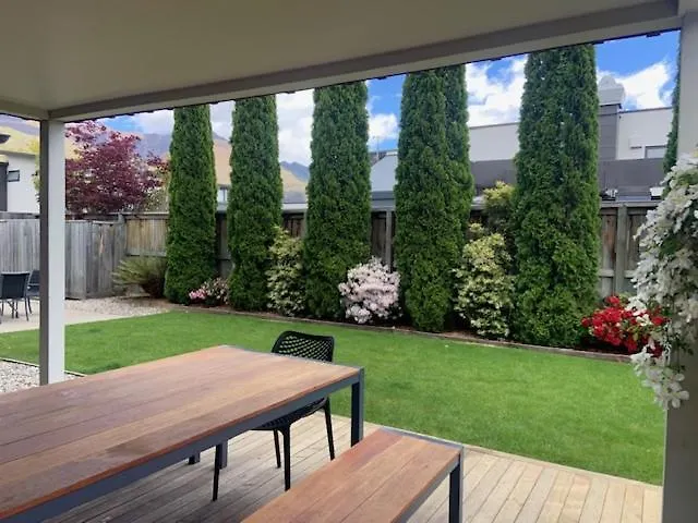 Upton Alpine Retreat - Warm & Modern 2 Bedroom - Near & Town Holiday home *