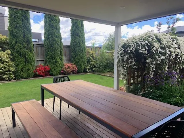 Upton Alpine Retreat - Warm & Modern 2 Bedroom - Near & Town Holiday home *